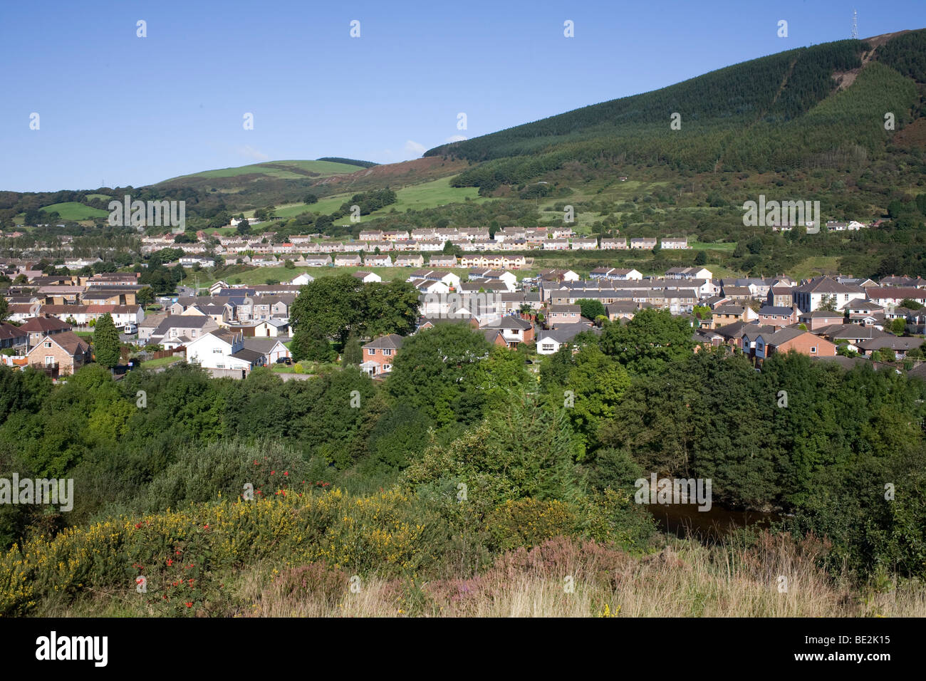 Cwmafan, Neath Port Talbot borough, con afan valley a finales del verano Foto de stock