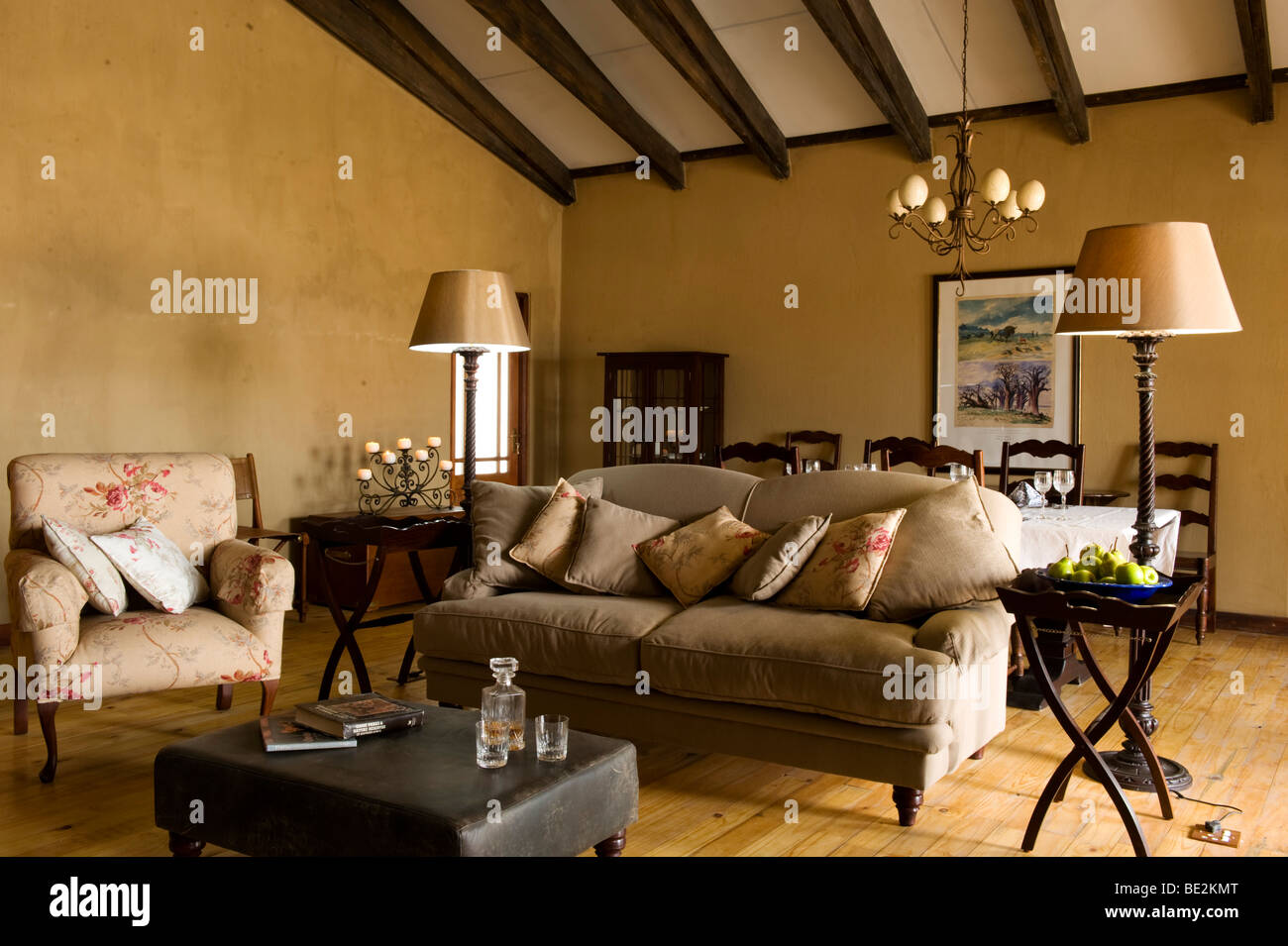 Lounge, Manor House, engaño Valley Lodge, del Kalahari Central, Botsuana Foto de stock