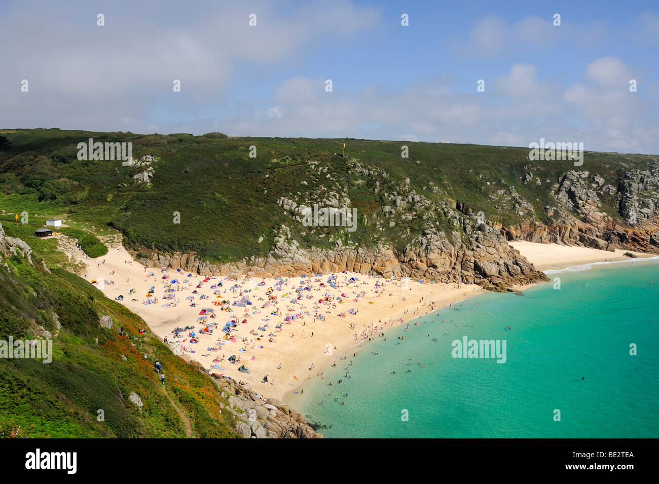 Porthcurno Bay, una playa en la costa sudeste de Inglaterra, Cornwall, Inglaterra, Reino Unido, Europa Foto de stock