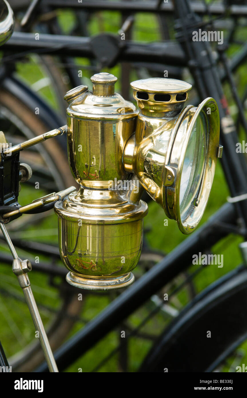 Lámpara de carburo de Lucas en 1912 Raleigh bicicleta Roadster Fotografía  de stock - Alamy