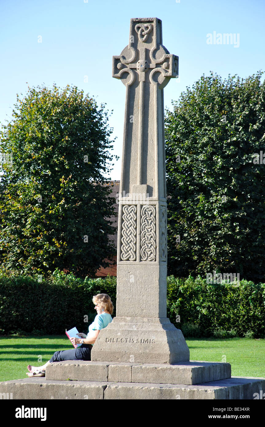 Cruz conmemorativa, la Abadía de Romsey Romsey, Hampshire, Inglaterra, Reino Unido Foto de stock