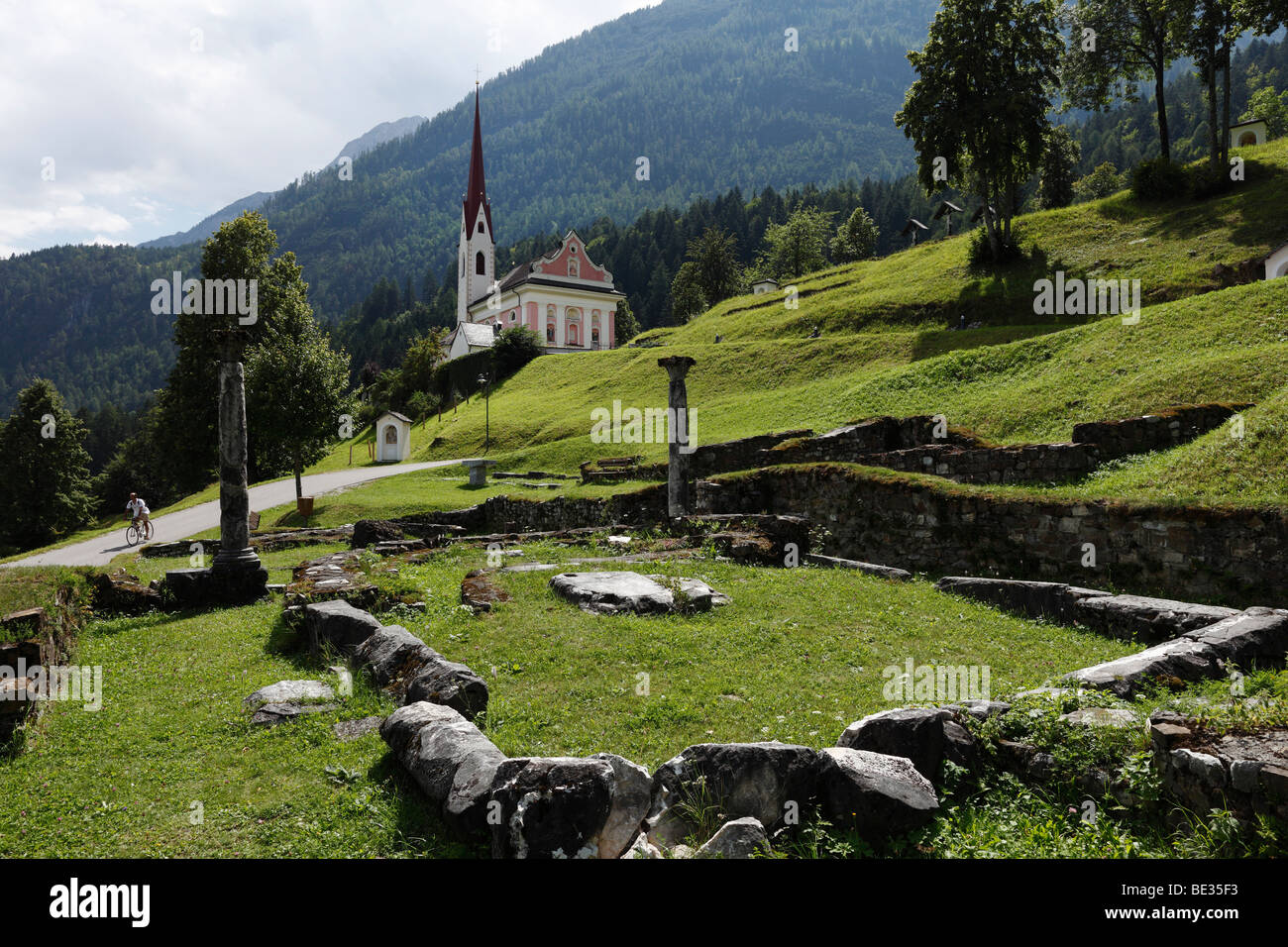 La excavación, la temprana iglesia Cristiana, la Iglesia de San Pedro y san Pablo, Kirchbichl de Lavant, Tirol Oriental, Tirol, Austria, Europa Foto de stock