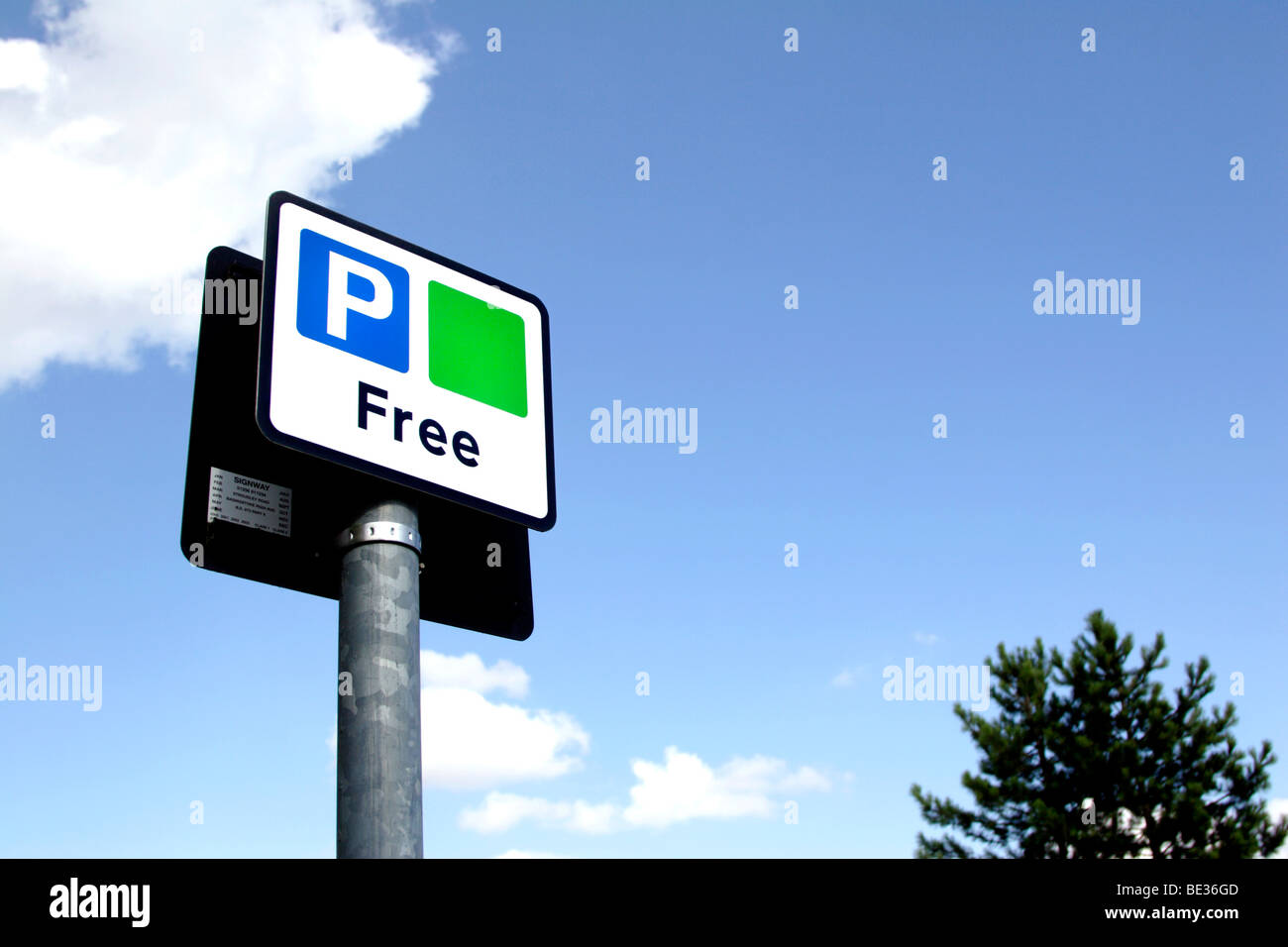 Signo de aparcamiento gratuito en el centro de Milton Keynes, Inglaterra, Reino Unido Foto de stock