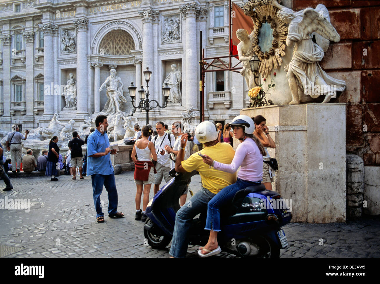 Fontana di Trevi, Angel figurillas con Madonna, la Piazza di Trevi, Roma, Lazio, Italia, Europa Foto de stock