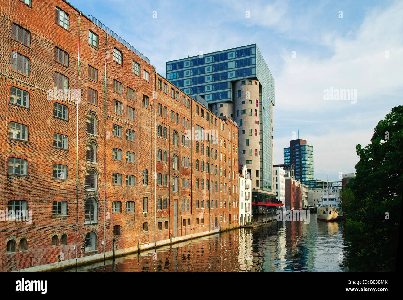 Harburg Harbour, Canal Harburg, distrito de Harburg, en Hamburgo, Alemania, Europa Foto de stock