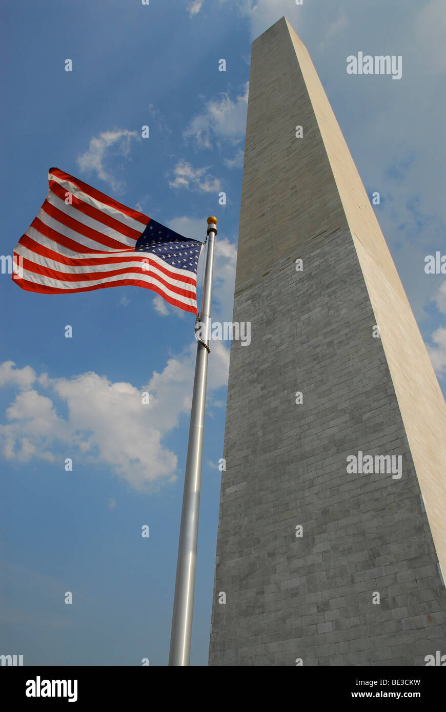 Barras y Estrellas, la bandera de Estados Unidos y el Monumento a Washington, en Washington DC, Estados Unidos, América del Norte Foto de stock