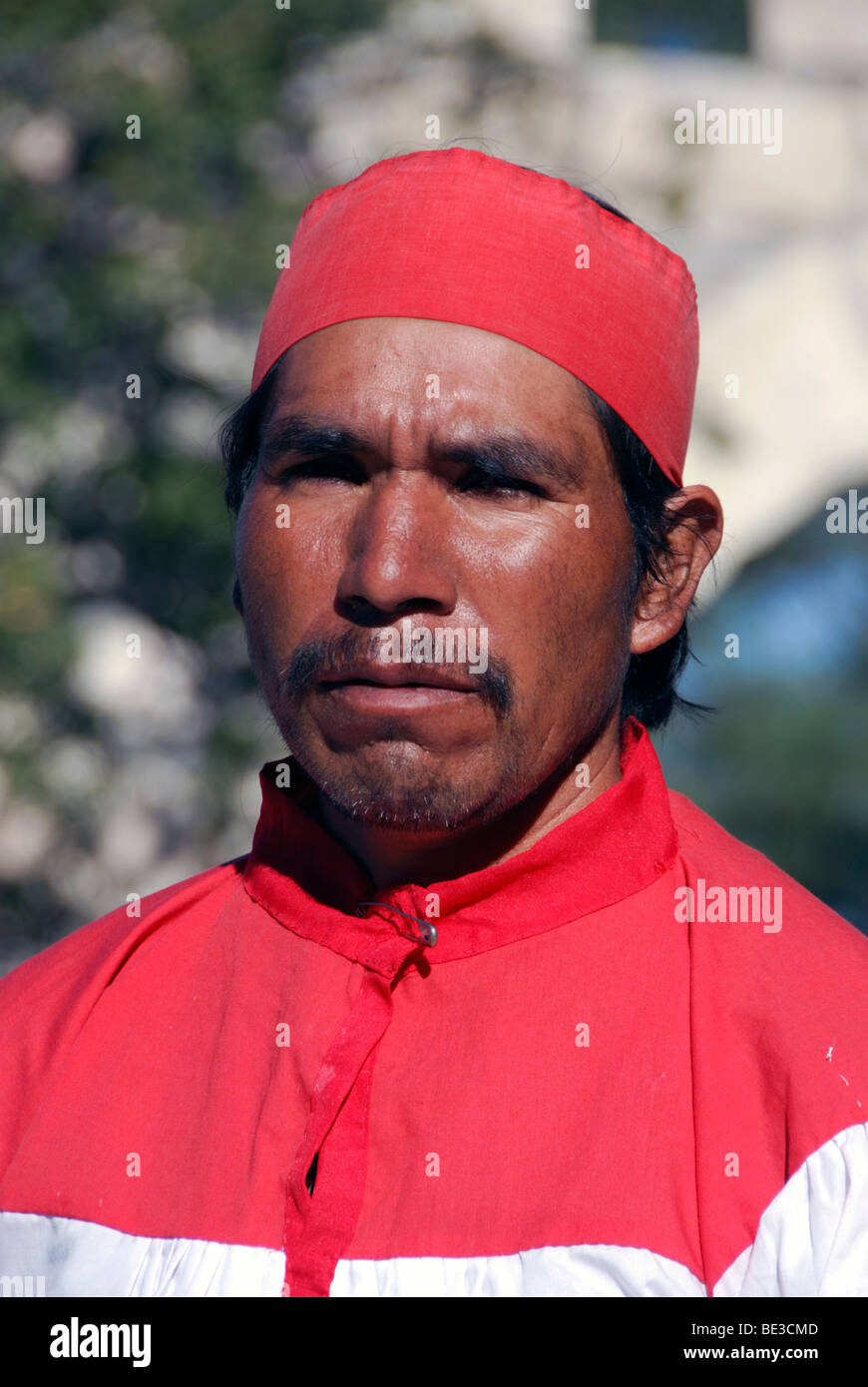 Indios Tarahumaras En Traje Tradicional La Barranca Del Cobre Chihuahua Mexico Fotografia De Stock Alamy