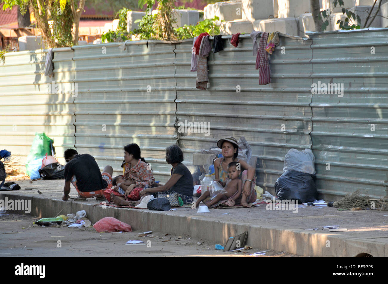 Las personas sin hogar, en Phnom Penh, Camboya, Asia Foto de stock