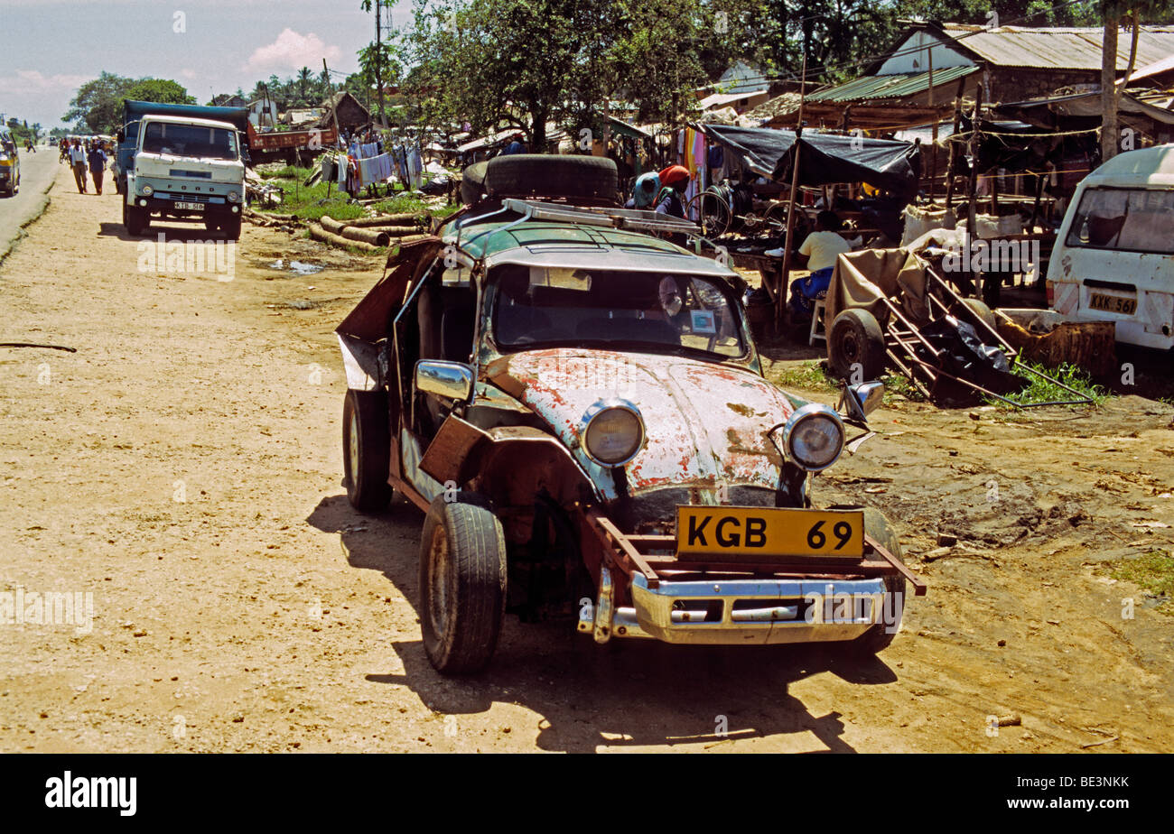 Deluxe, chatarra de desguace de coches en Kenya, Africa. Foto de stock