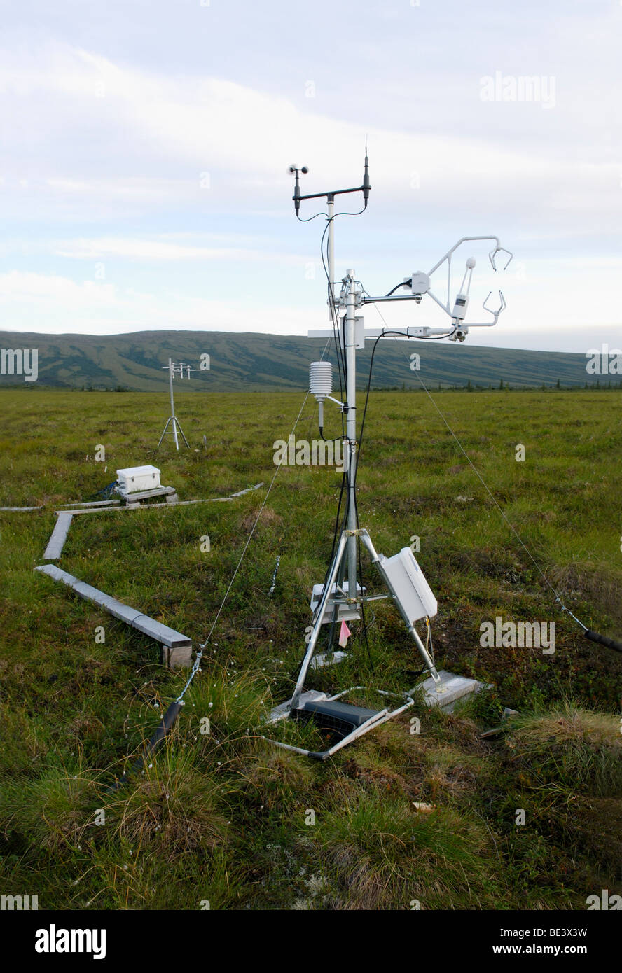 La investigación sobre el cambio climático - un eddy covarianza mide el CO2 sistema de intercambio entre el derretimiento de permafrost de Alaska y de la atmósfera. Foto de stock