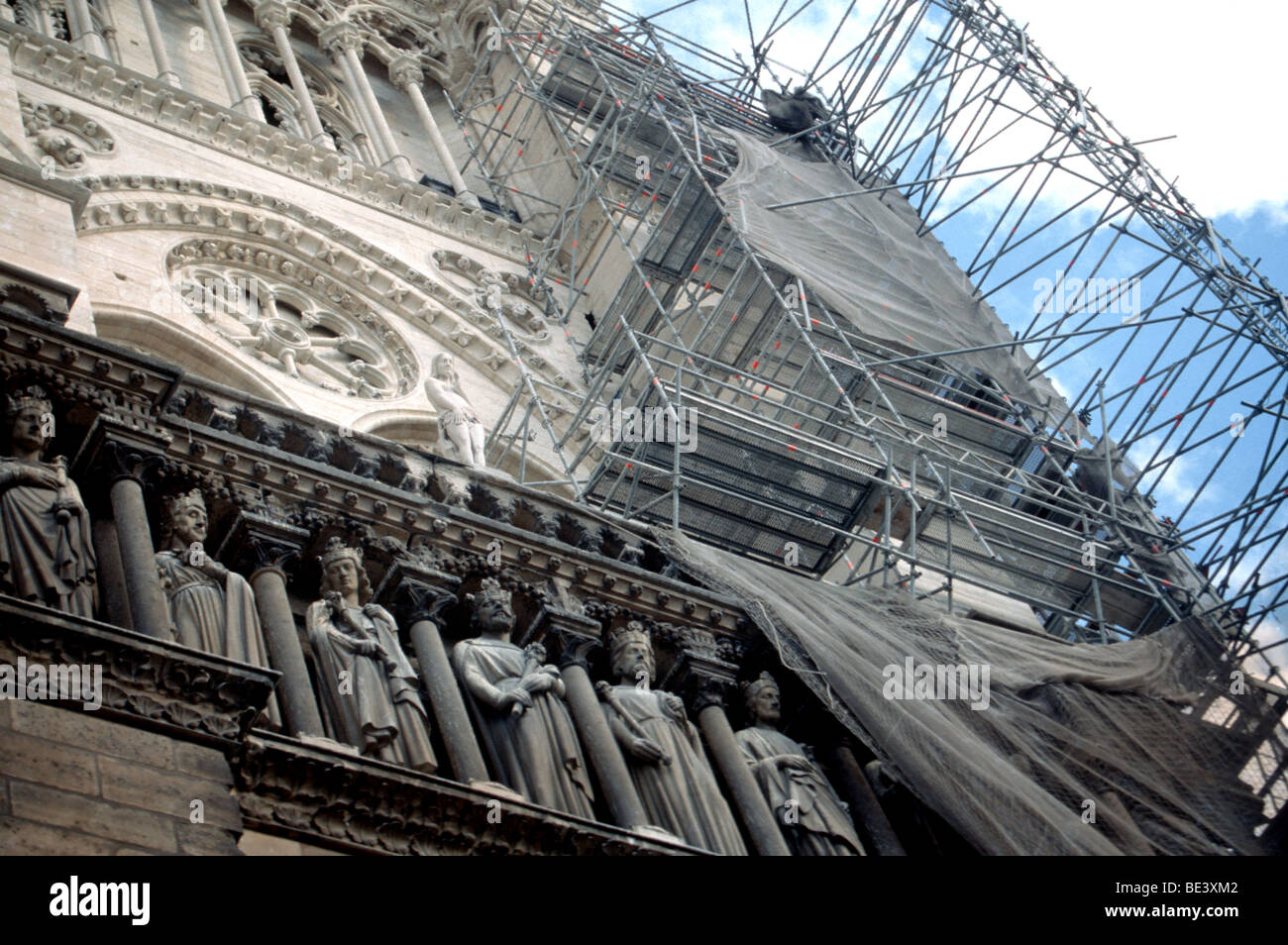 Renovación de la catedral de Notre Dame en París Francia en el 90s
