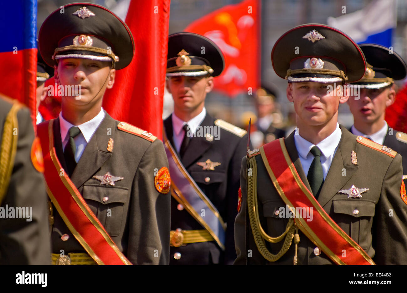 Guardias honorario en el Festival de Bandas Militares, en San Petersburgo, Rusia Foto de stock
