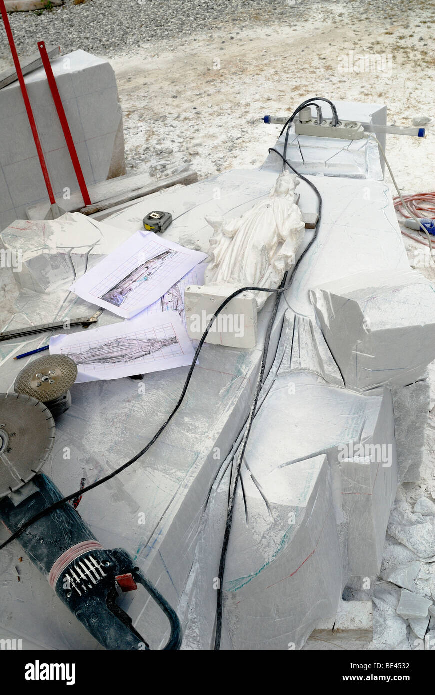Realización de una escultura de mármol de Carrara, Italia Foto de stock