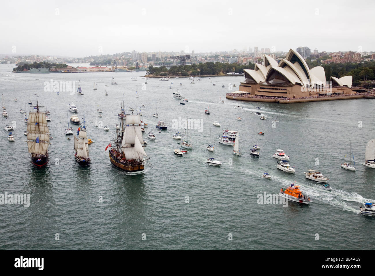 Tall Ships Race regata anual en el puerto de Sydney - como parte de las celebraciones del Día de Australia. Sydney, New South Wales, Australia Foto de stock