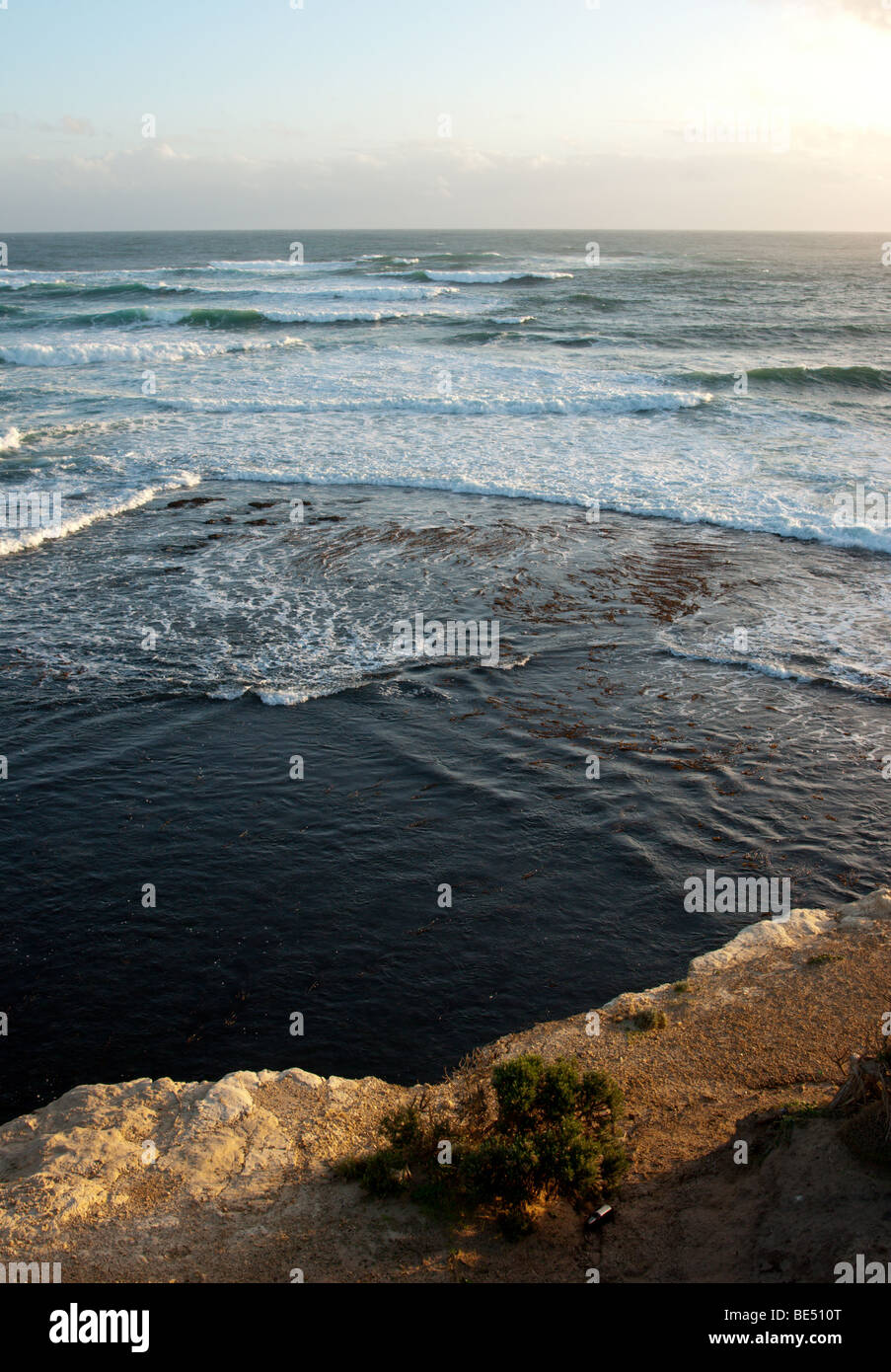 Por la noche, en la costa de Port Campbell en la Great Ocean Road de Victoria en Australia. Foto de stock