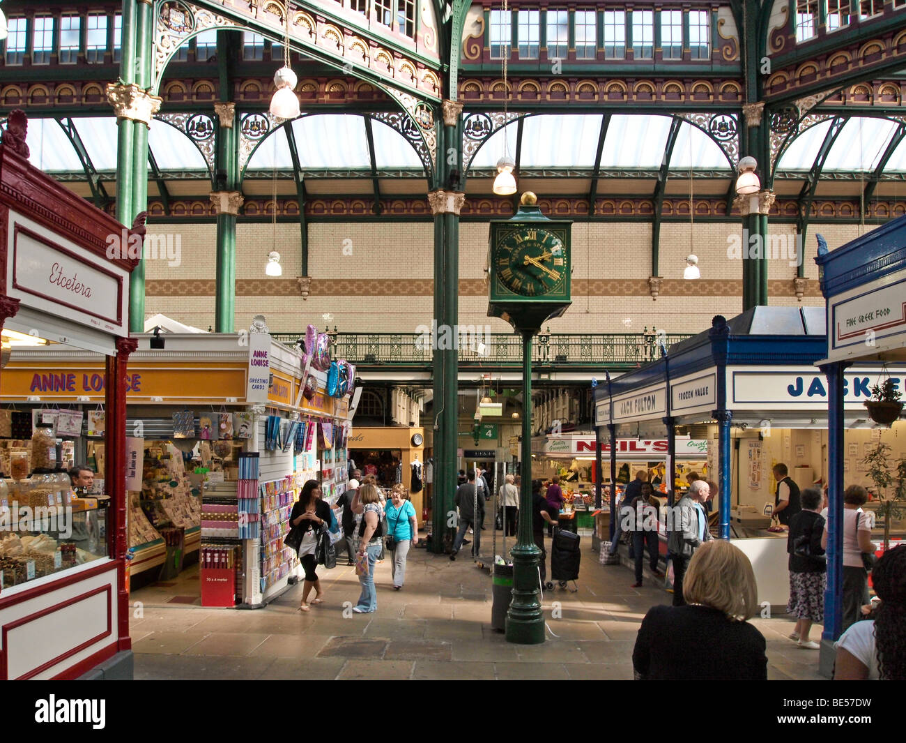 Interior de los mercados de la ciudad de Leeds, West Yorkshire, Reino Unido Foto de stock