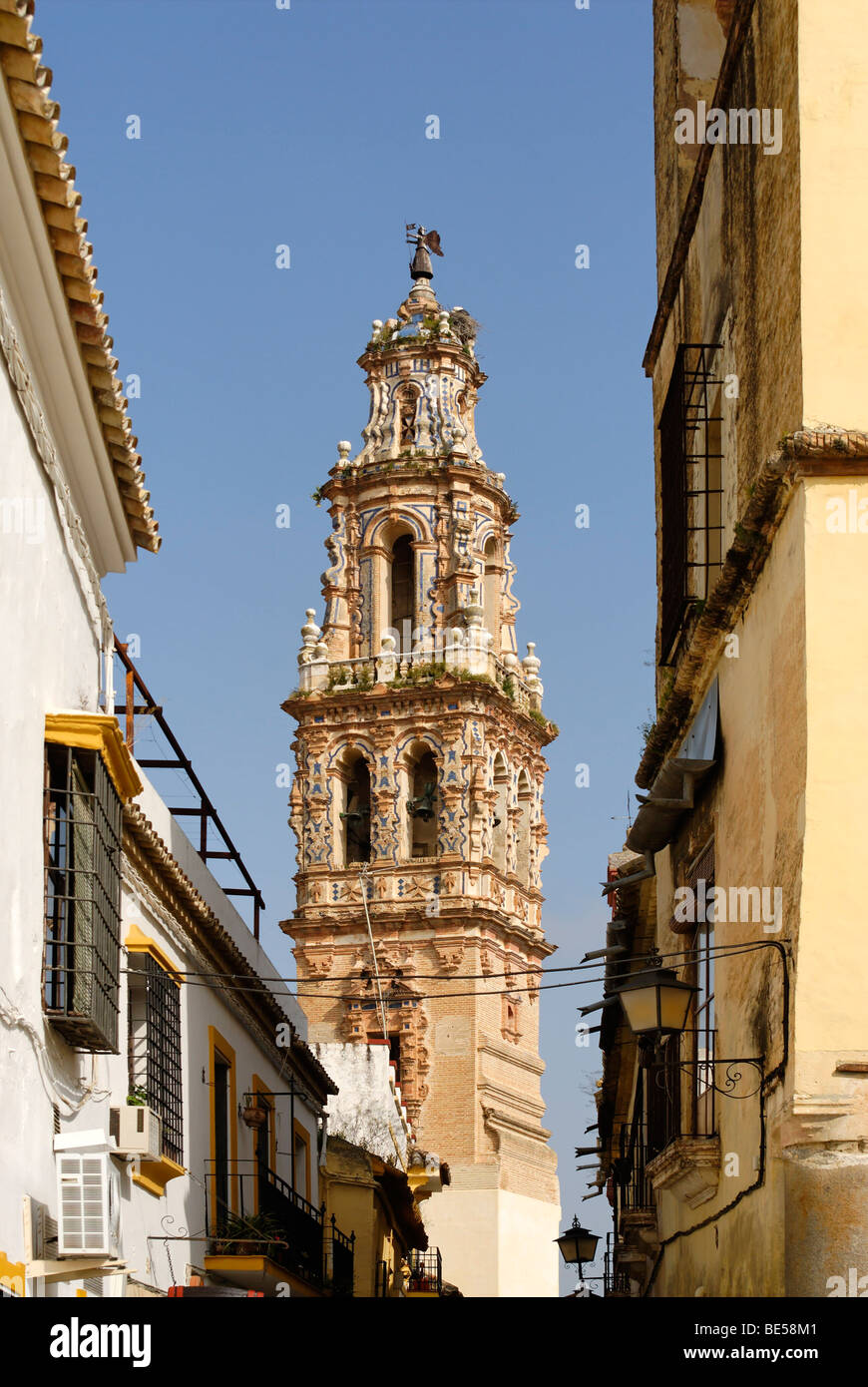 Torre de la iglesia de Santa Ana con un nido de cigüeña, Ecija