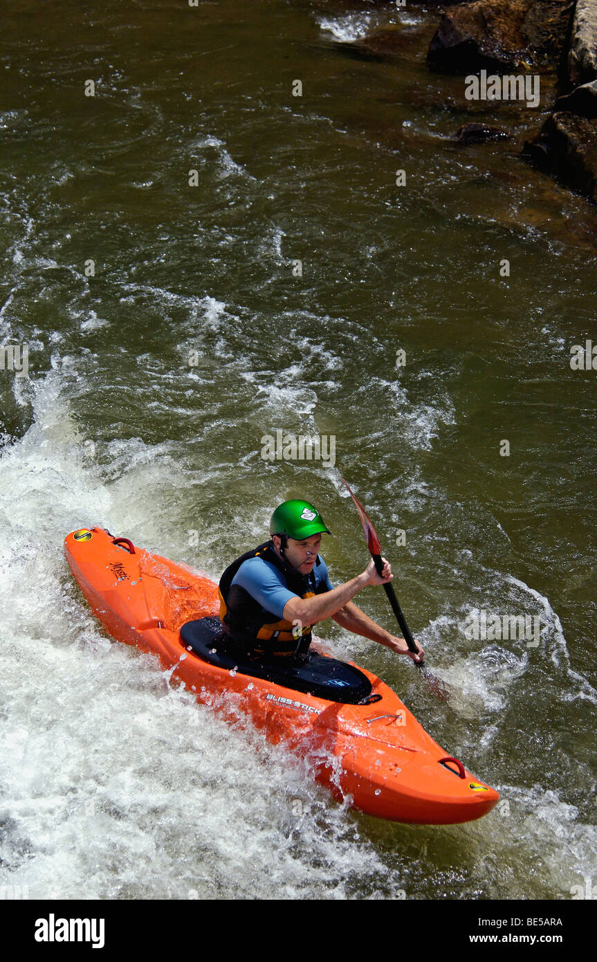 En el kayakista Ocoee River en Polk County, Tennessee Foto de stock