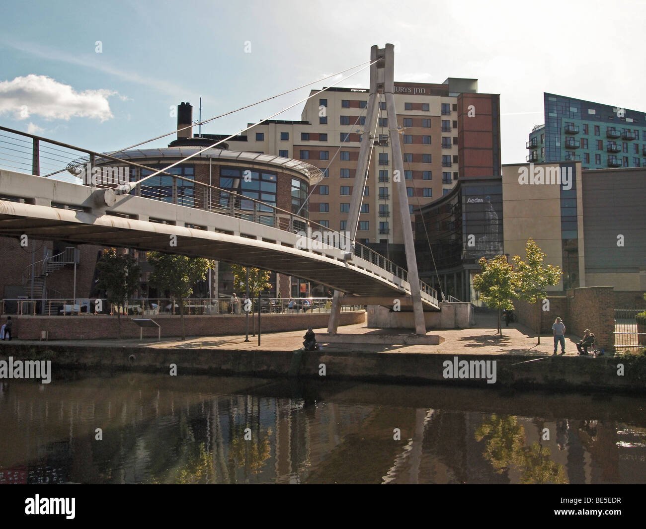 Centenario puente y Brewery Wharf Leeds West Yorkshire, Reino Unido Foto de stock
