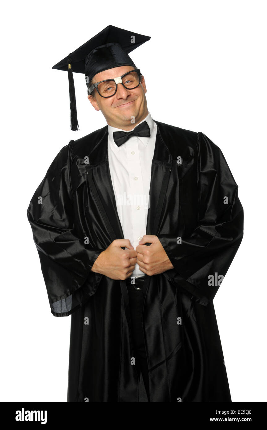 Nerd graduate vestida con una bata y mortarboard Foto de stock