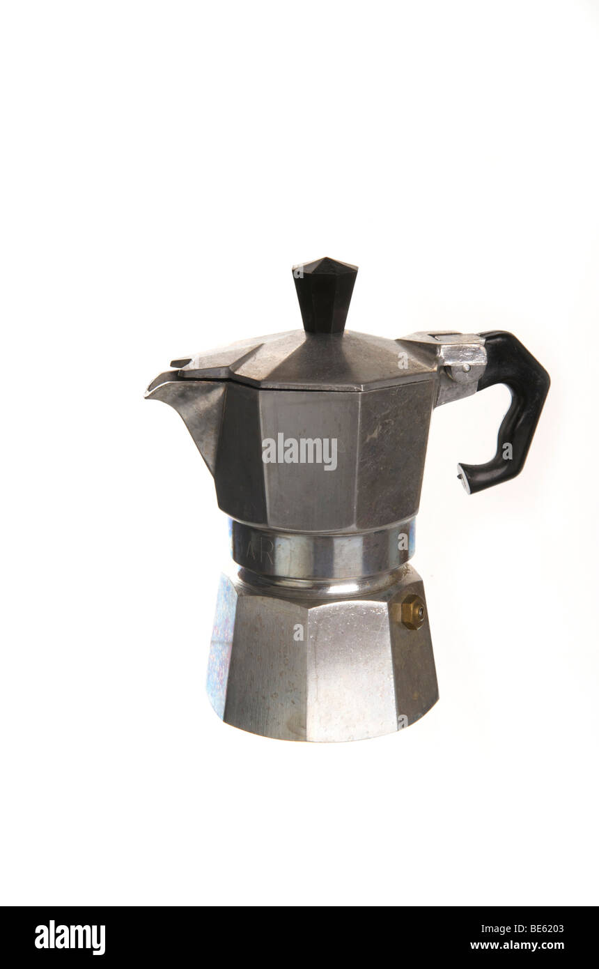 Cafetera espresso italiano tradicional para la estufa, hecho de aluminio  Fotografía de stock - Alamy