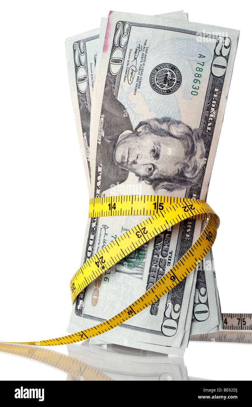 Dinero americano con una cinta métrica alrededor de la 'cintura' Fotografía  de stock - Alamy