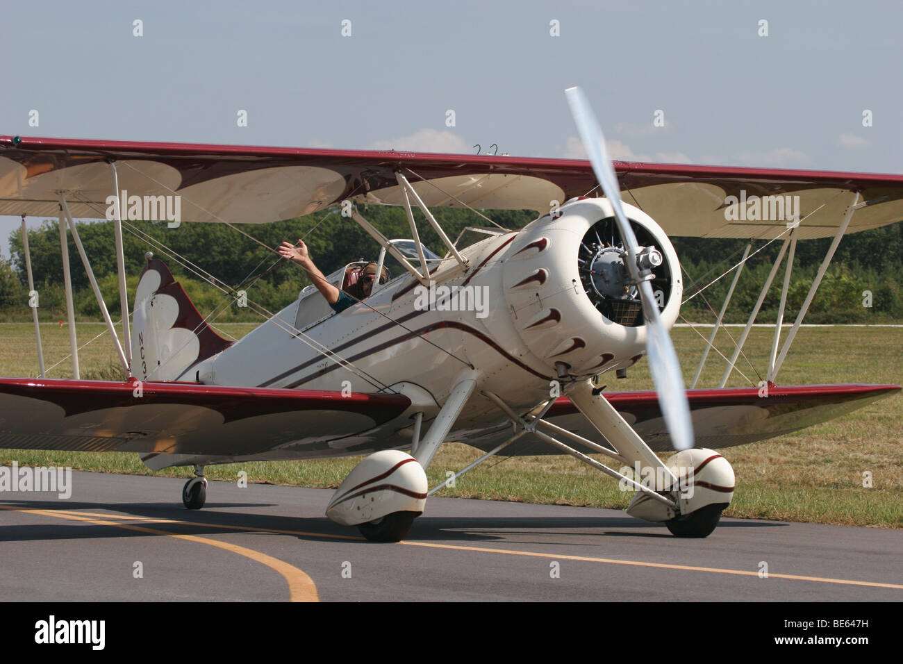 1942 WACO ZPF-7 Bi-plane en airshow en Louisa, Virginia Foto de stock