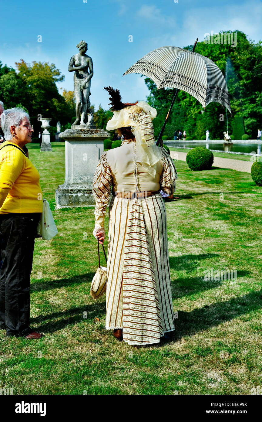 Vestido abierto de vuelta fotografías e imágenes de alta resolución -  Página 6 - Alamy