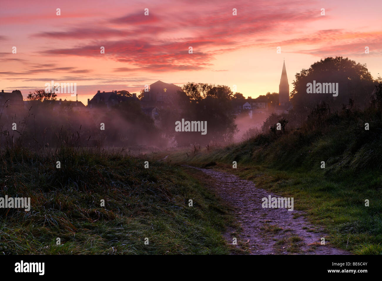 Malmesbury skyline al amanecer. Foto de stock