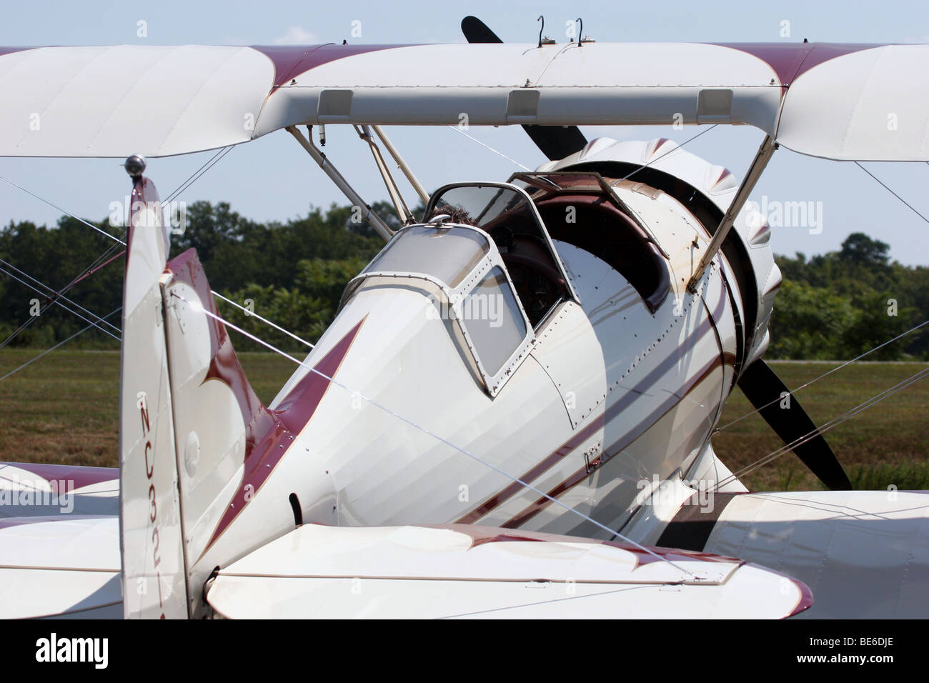 1942 WACO ZPF-7 Bi-plane en airshow en Louisa, Virginia Foto de stock