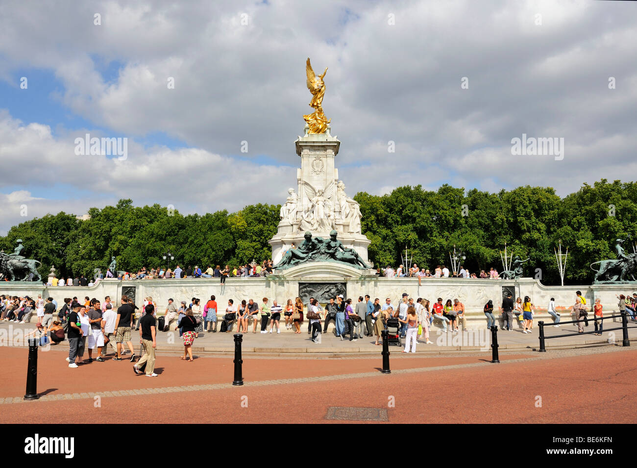 El Victoria Memorial en el Palacio de Buckingham, Londres, Inglaterra, Reino Unido, Europa Foto de stock