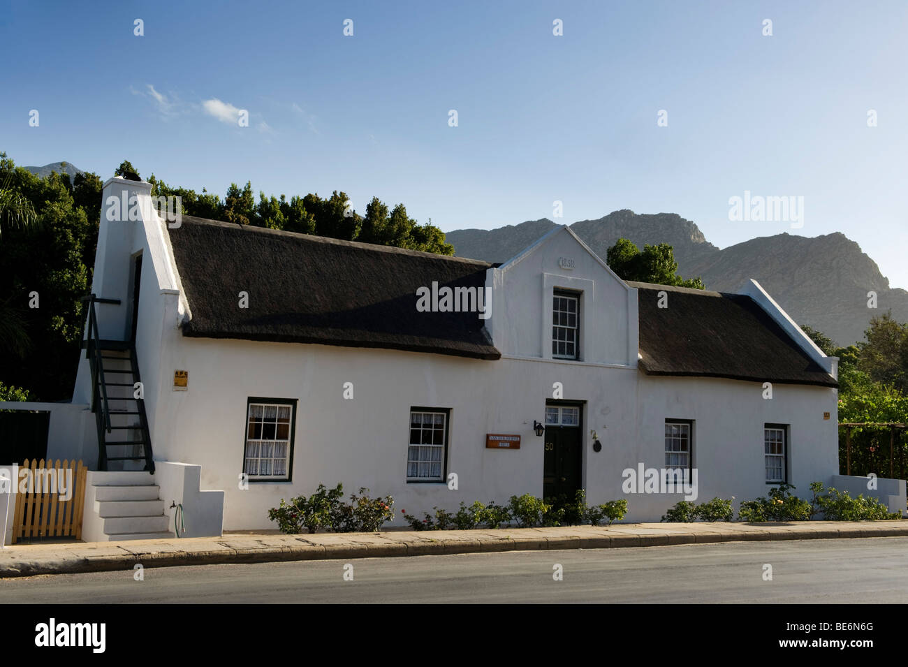 Edificio restaurado que data de 1858 en Long Street, Montagu, South Africa Foto de stock