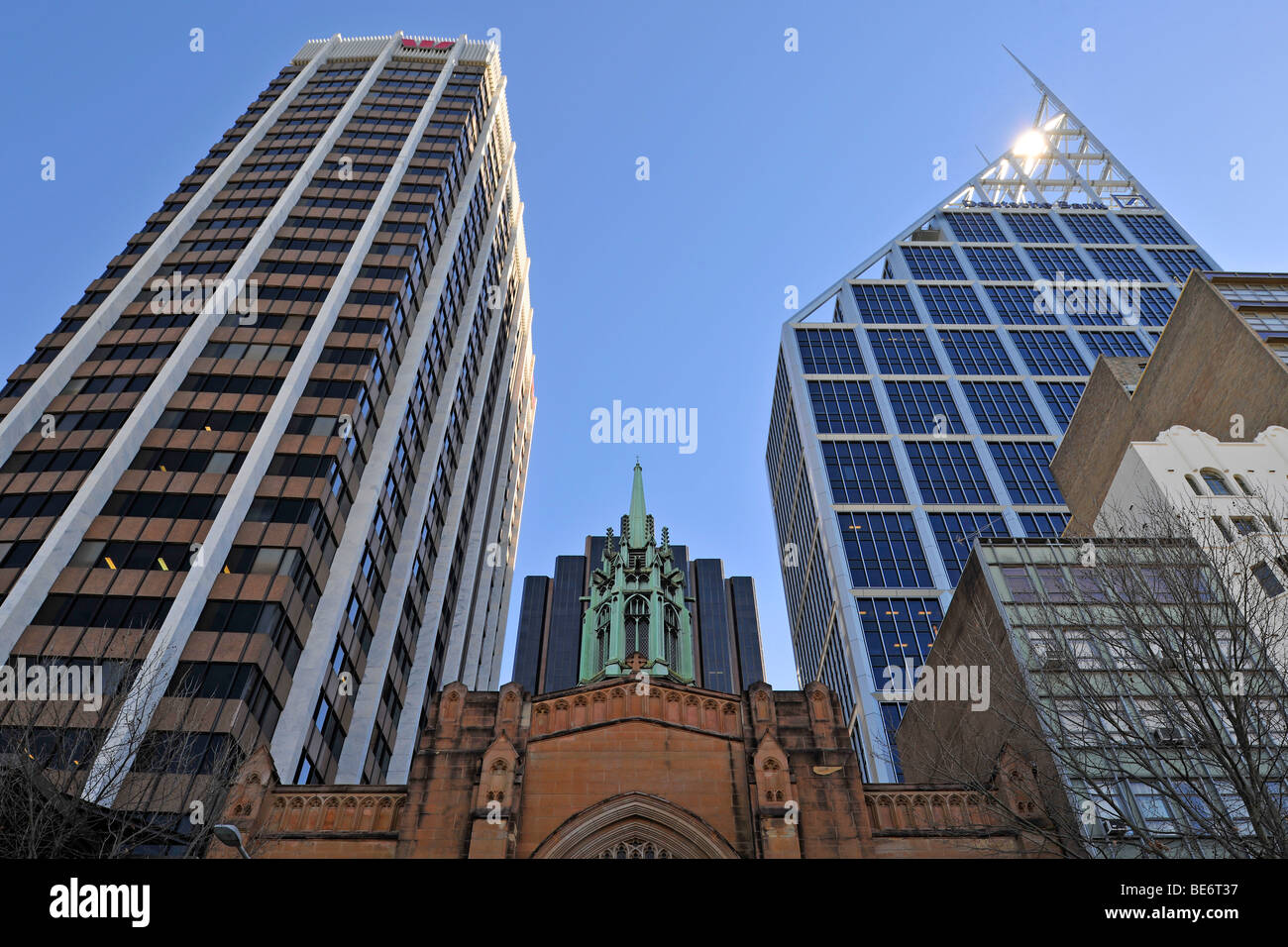 Iglesia de San Esteban, rascacielos, Deutsche Bank, Sydney, New South Wales, Australia Foto de stock
