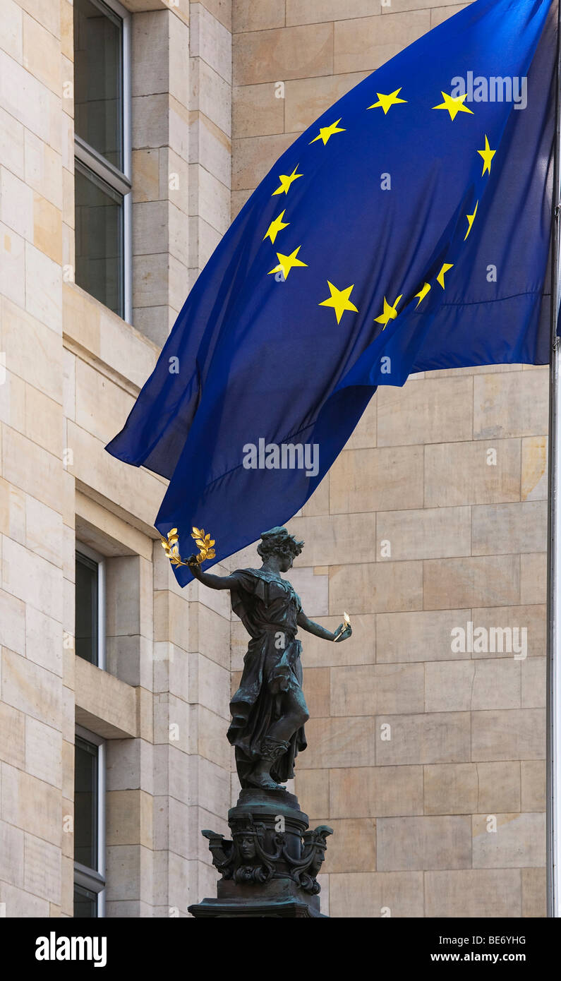 Bandera de la victoria en el reichstag fotografías e imágenes de alta