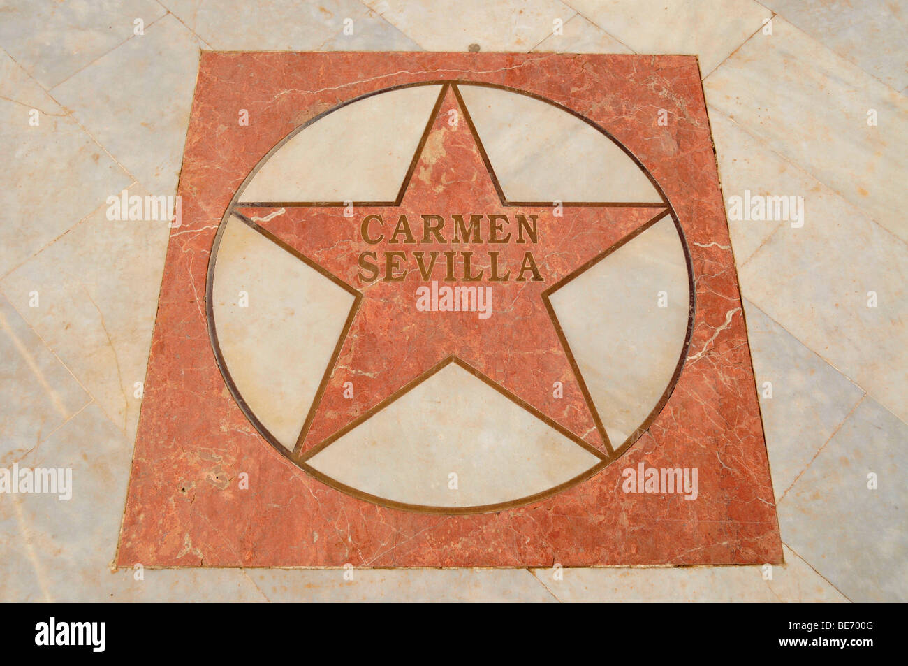 Estrella de Carmen Sevilla en el Paseo de la Fama, en el paseo marítimo de la playa de Albir, Albir, municipio de Alfaz d Foto de stock