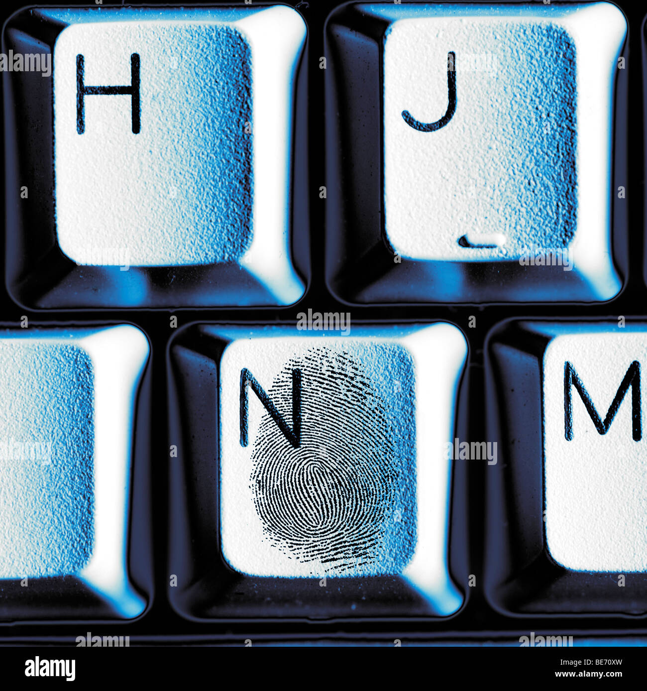 Huella dactilar en tecla ilustrando el robo de identidad Foto de stock