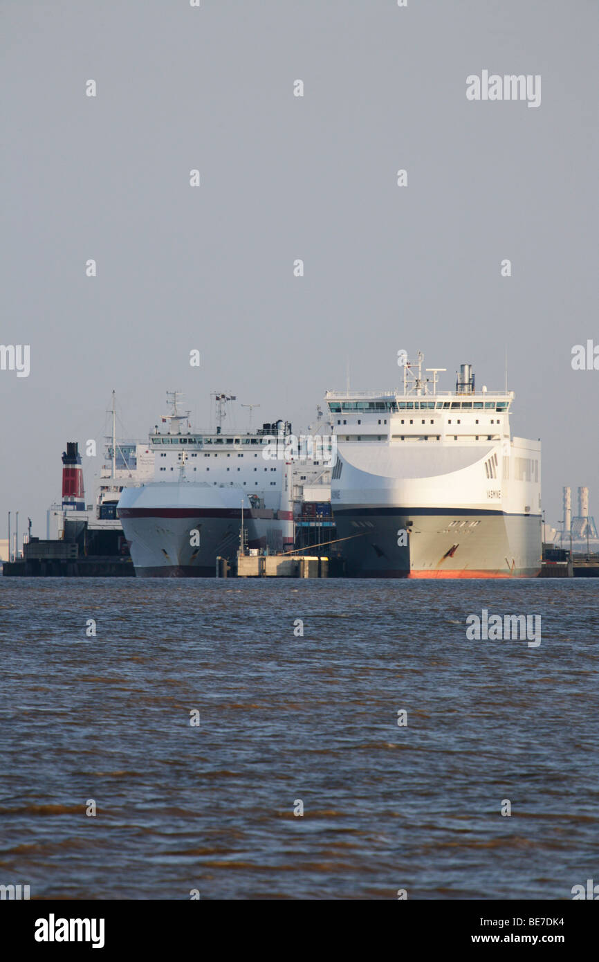 Los buques de carga acoplado para cargar en North Killingholme Haven, Río Humber Lincolnshire Foto de stock