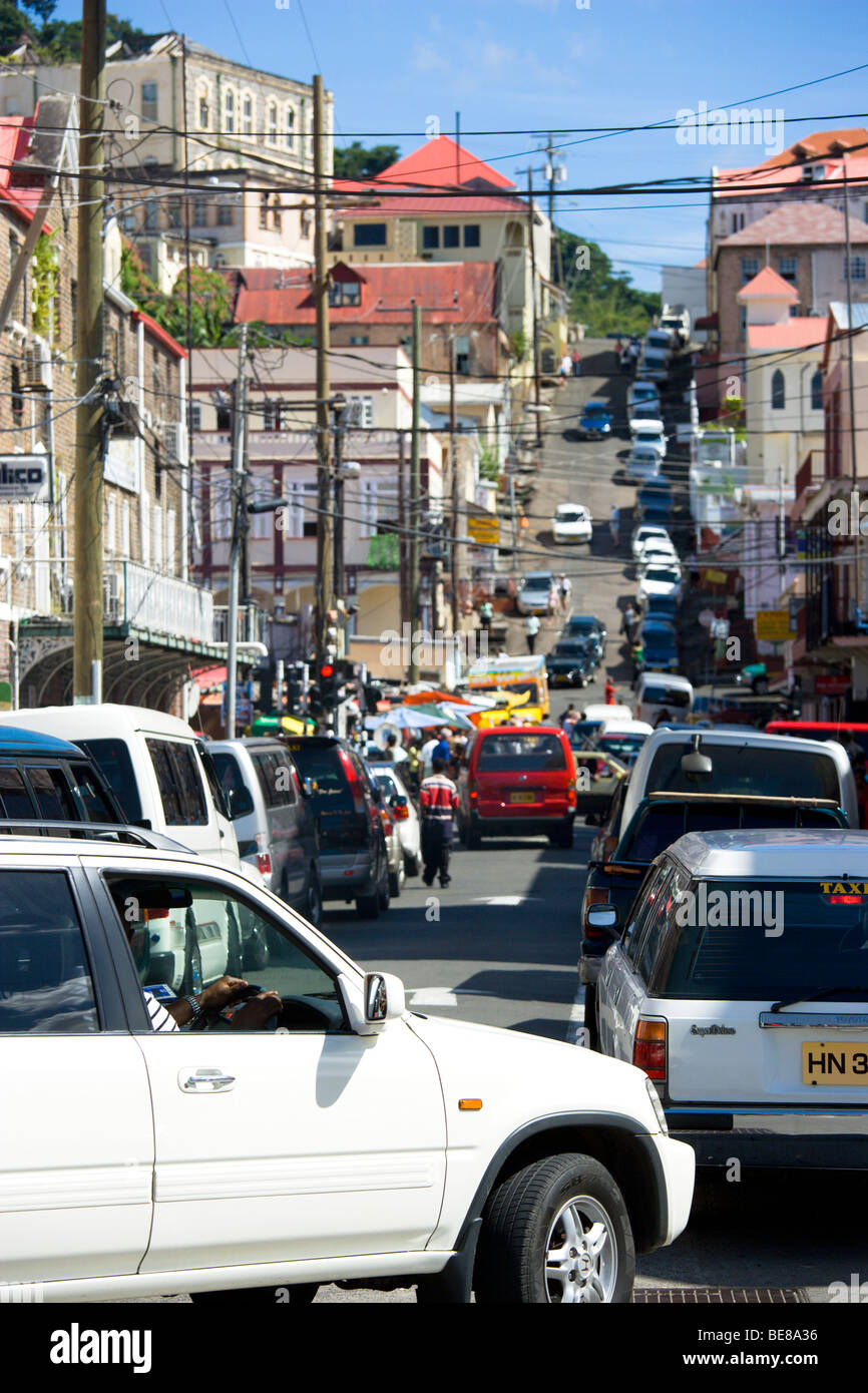 Antillas Granadinas Caribe Grenada St George's atasco de tráfico en la calle Cross Street en la capital el día de mercado. Foto de stock