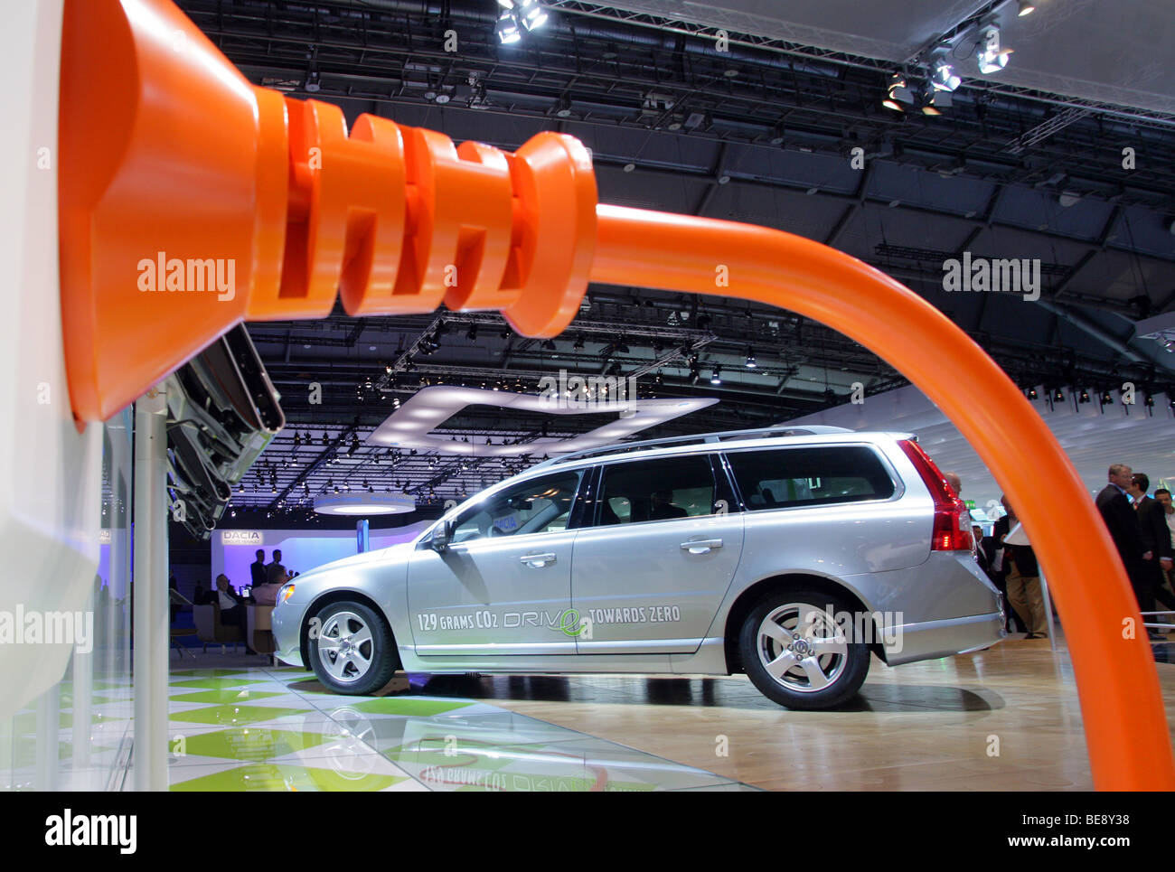 Híbrido de coches Volvo V70 1,6D DRIVe en el 63. Motor Show de IAA en Frankfurt/Alemania. Foto de stock