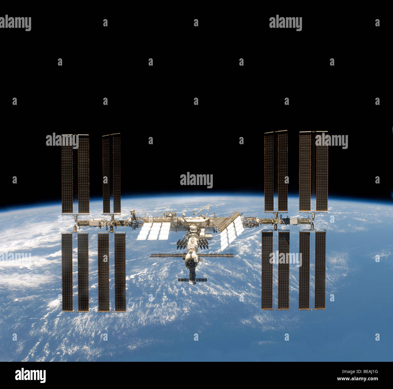 La Estación Espacial Internacional. Versión mejorada y optimizada de la imagen original de la NASA. Marzo de 2009 Foto de stock