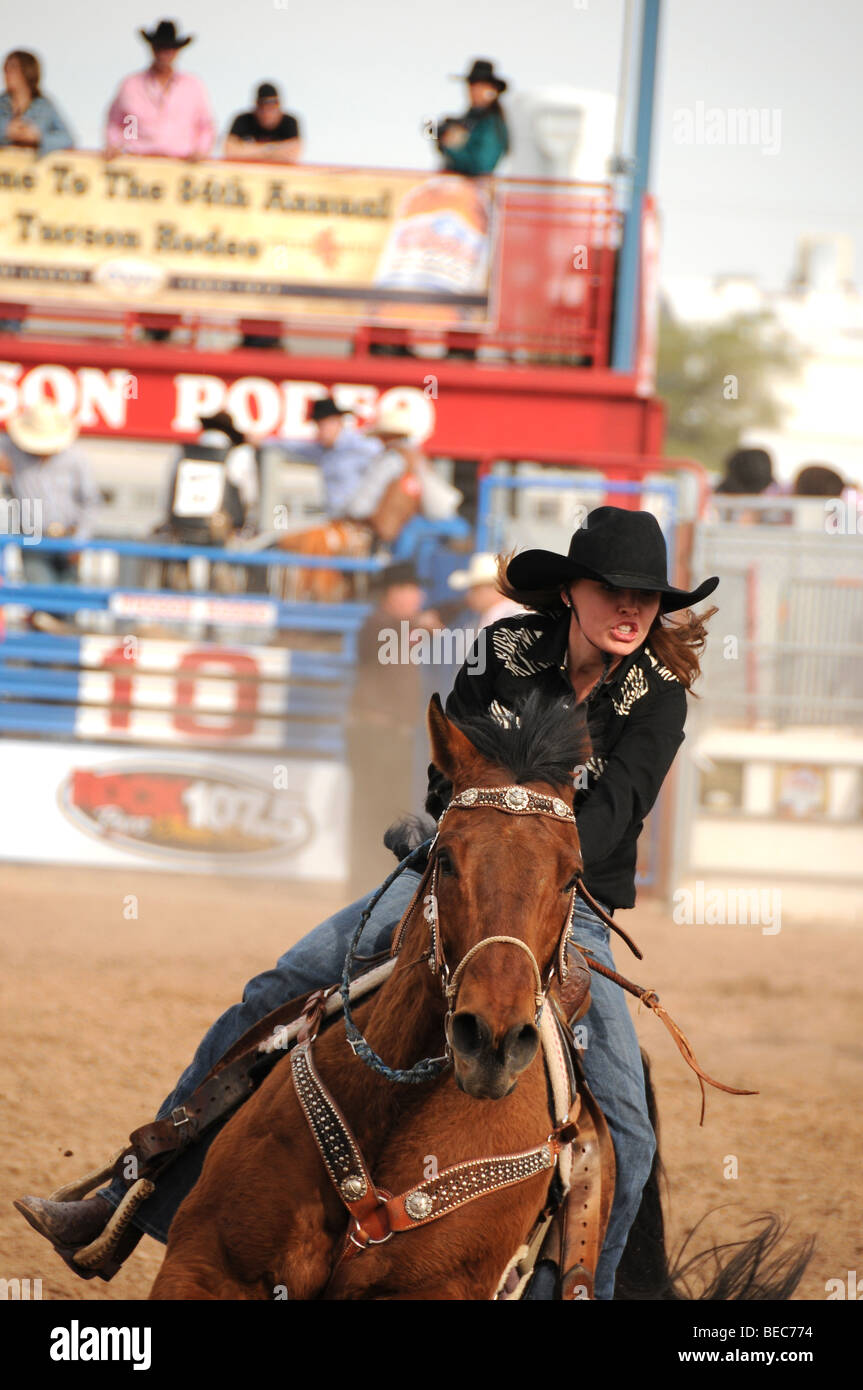 Vaqueras realice en la 84ª Anual de Rodeo de Tucson, también conocido como  Fiesta de los Vaqueros, en Tucson, Arizona, EE.UU Fotografía de stock -  Alamy