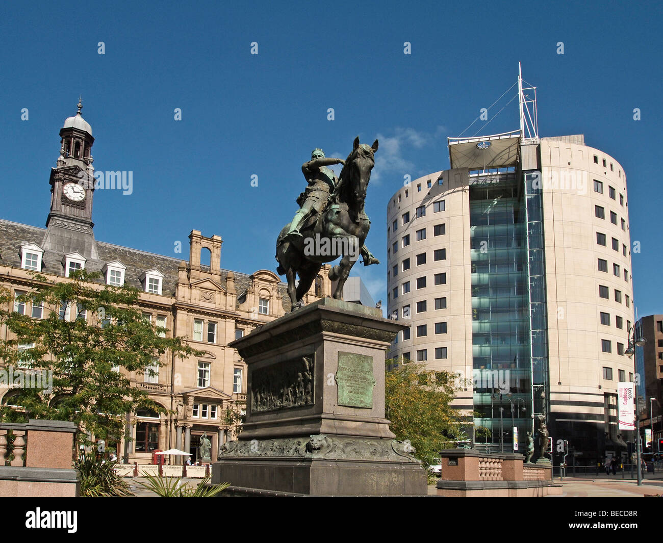 La Plaza de la ciudad y el Black Prince estatua Leeds Yorkshire UK Foto de stock
