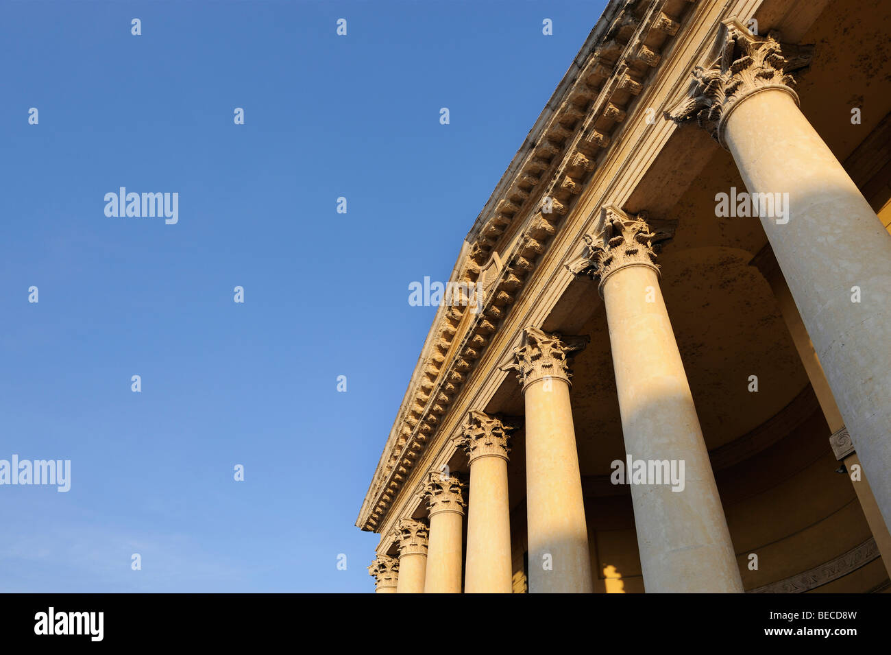 Detalles arquitectónicos, las columnas del Palazzo Barbieri, el Ayuntamiento de Verona, Lago de Garda, Italia, Europa Foto de stock