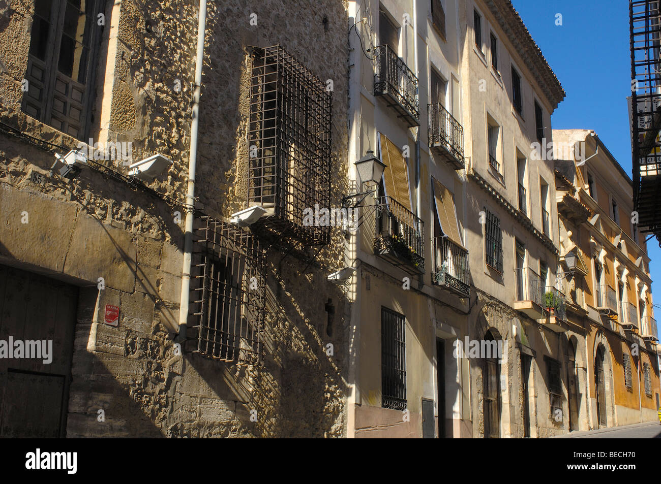 Calle San Pedro . Casco antiguo de la ciudad. Cuenca. Castilla-La Mancha,  Spain Fotografía de stock - Alamy