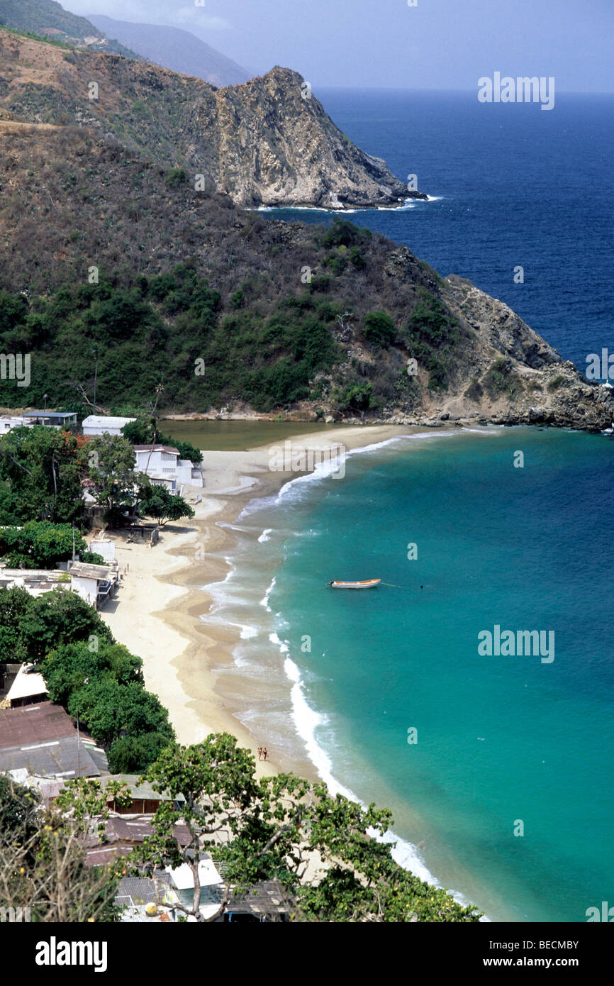 Playa en una bahía de la costa caribe, Chichiriviche, Distrito Federal de Caracas, Venezuela, Mar Caribe, Sudamérica Foto de stock