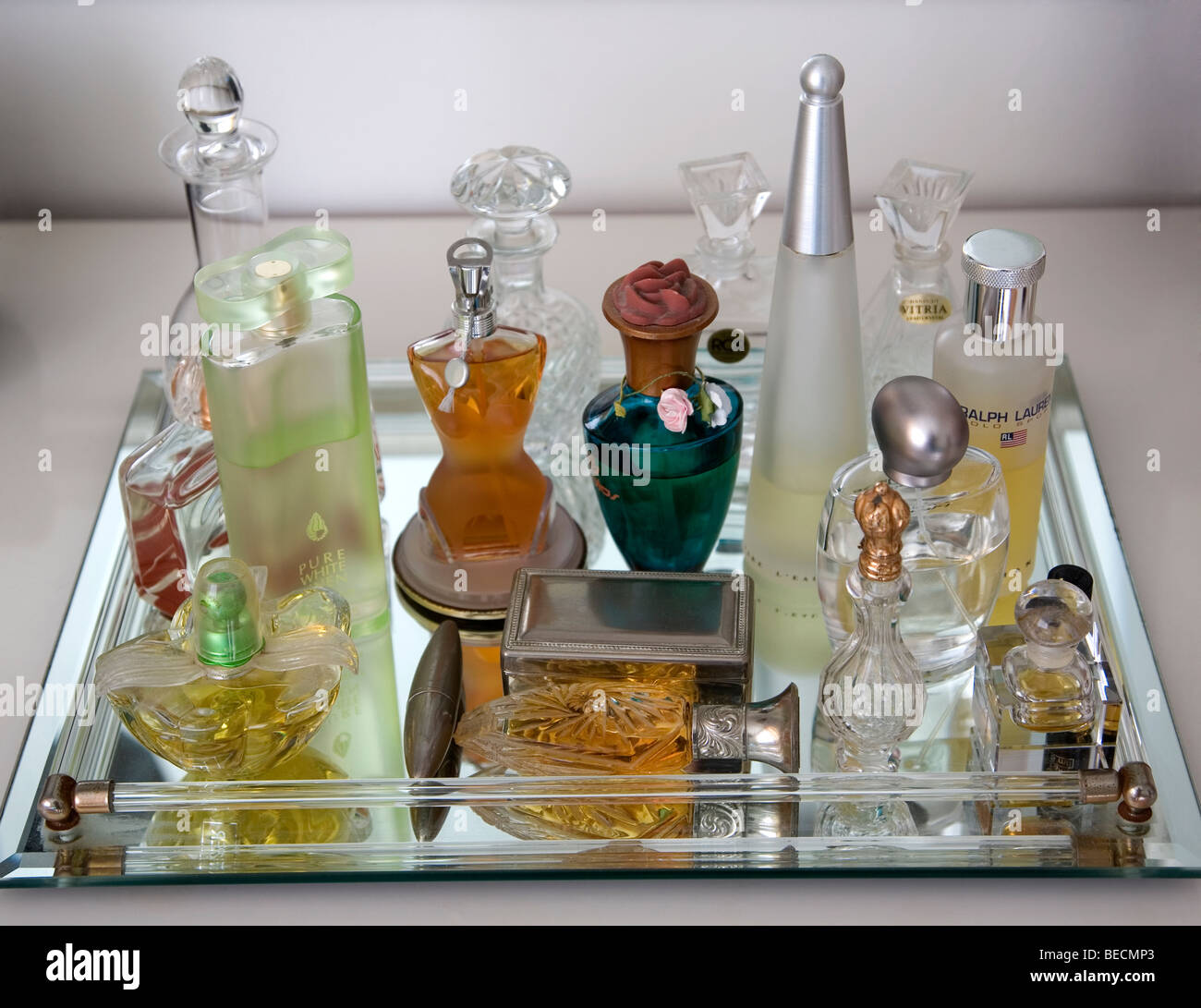 Bandeja de perfumes Fotografía de stock - Alamy