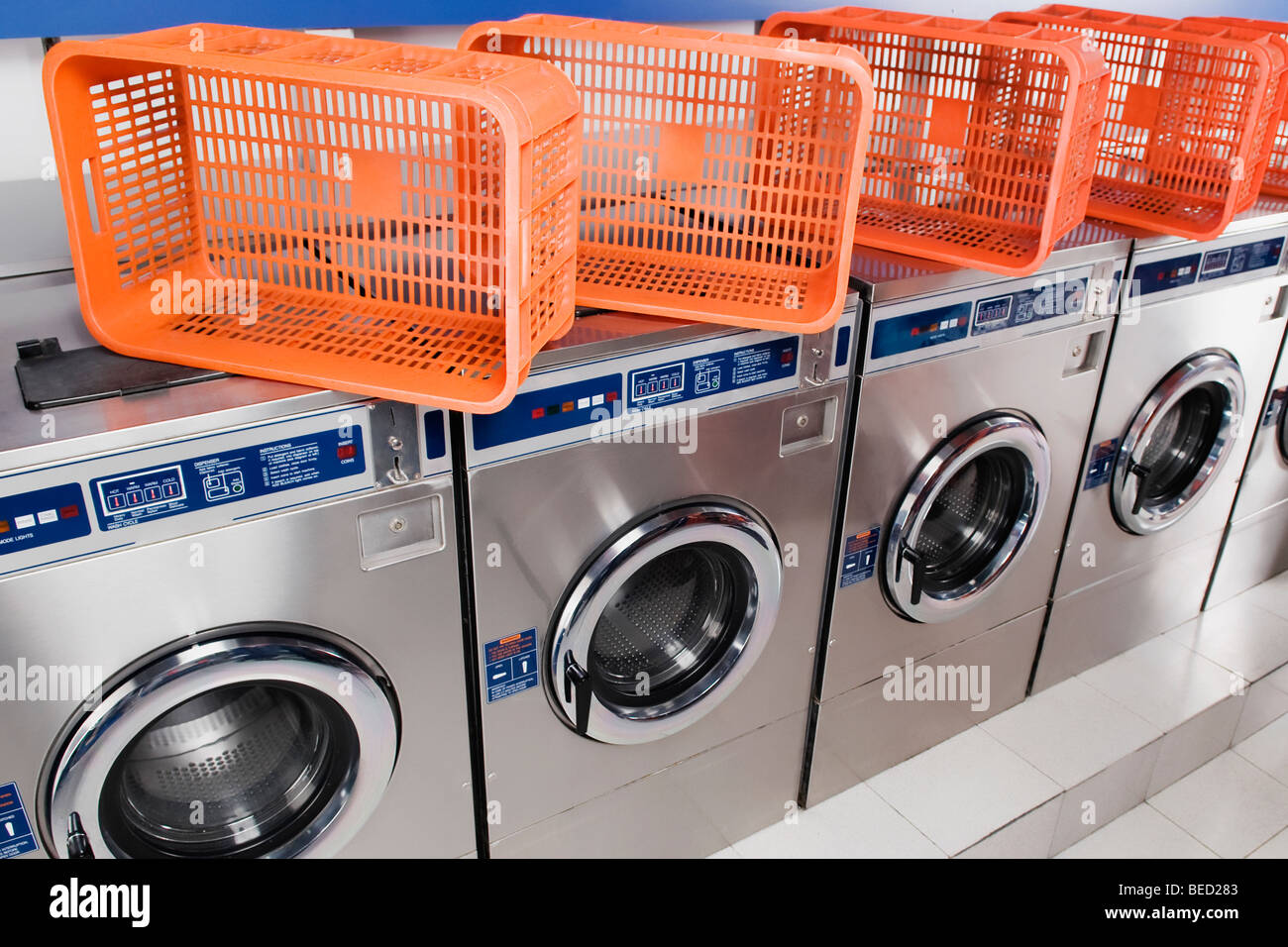 Máquinas de lavar ropa en una lavandería en Nueva York el viernes