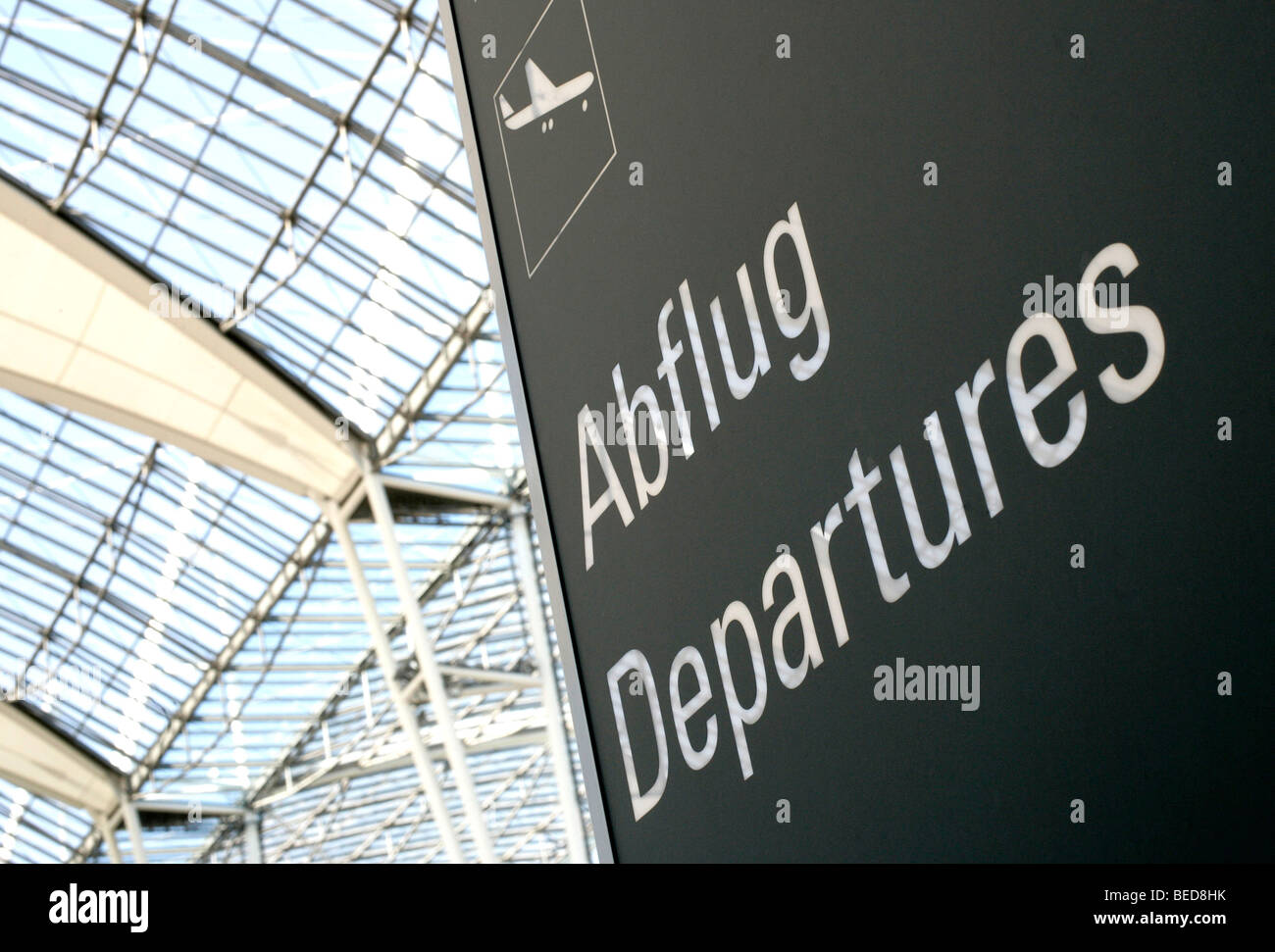 Firmar, salidas en la Terminal 2 en el aeropuerto de Munich, desde el aeropuerto Franz-Josef-Strauss de Munich, Baviera, Alemania, Europa Foto de stock