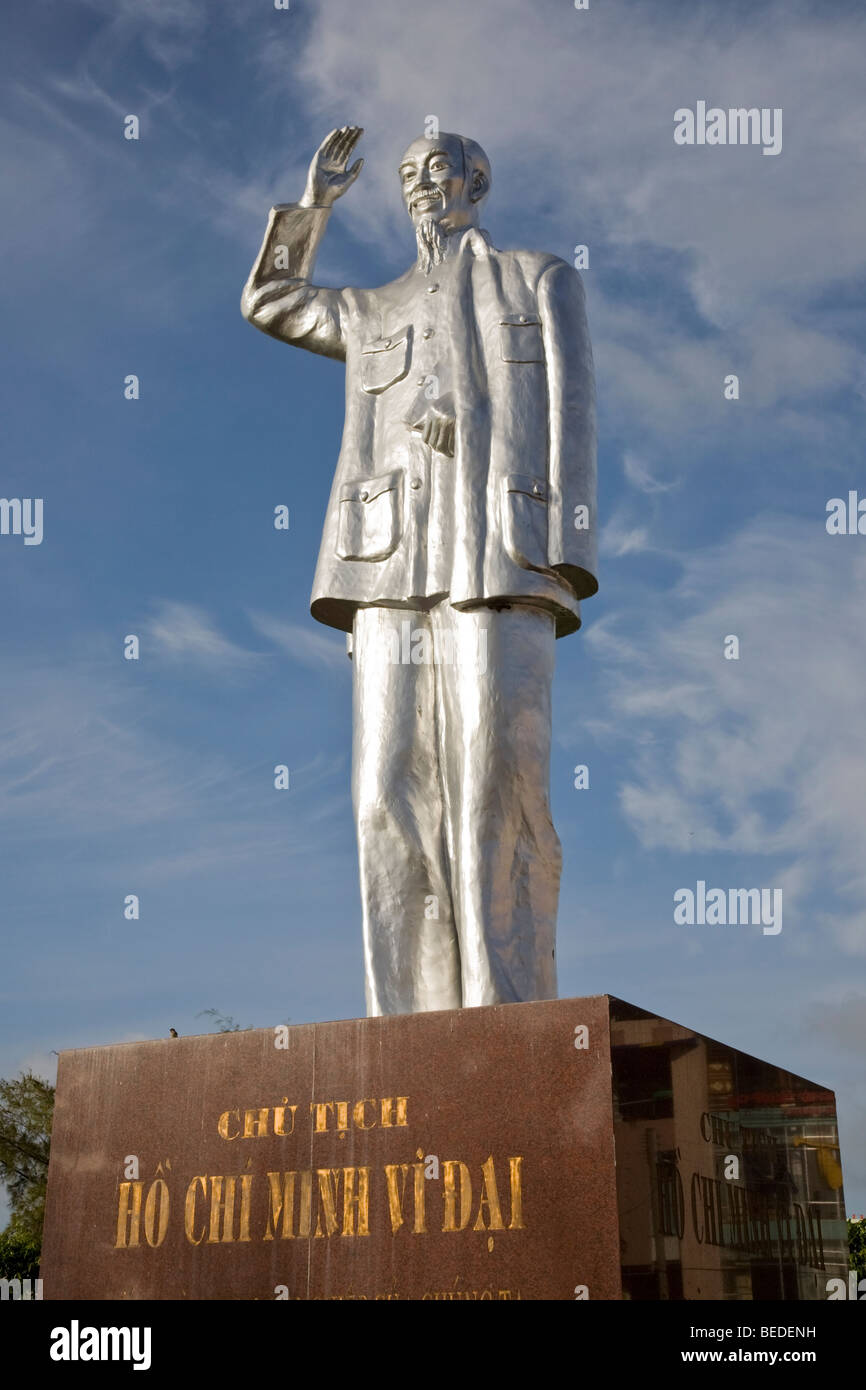 Estatua de Ho Chi Minh, Can Tho, Vietnam bandera Fotografía de stock - Alamy
