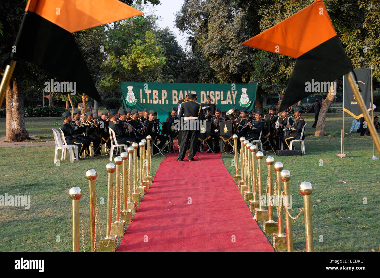 Banda militar indio jugando en un jubileo, concierto, Delhi, Rajasthan, India del Norte, Asia Foto de stock
